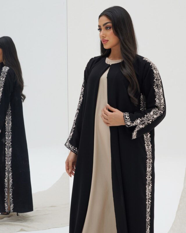 Alternative view of Abaya 08