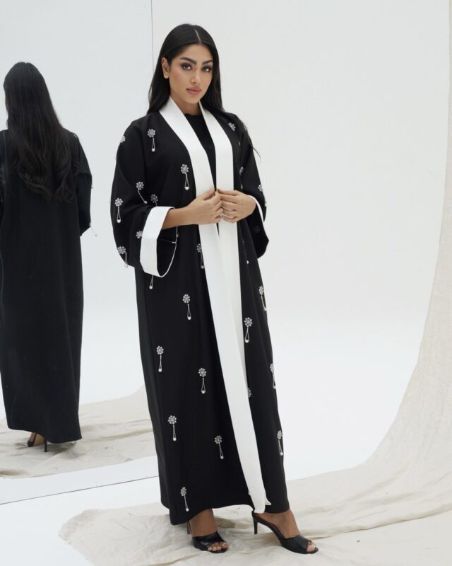 Alternative view of Abaya 02
